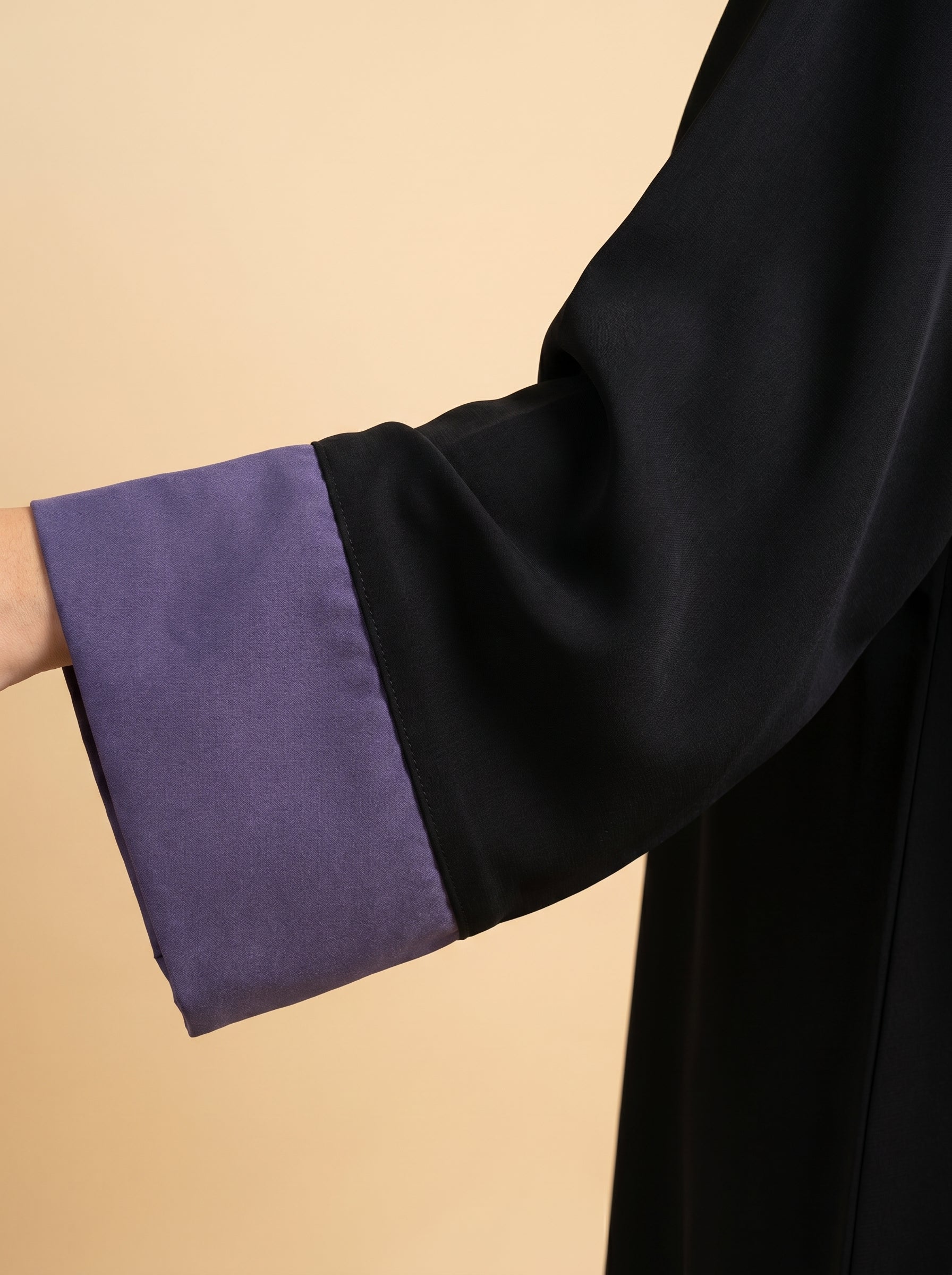 Subtle Silhouette Classic abaya – R382