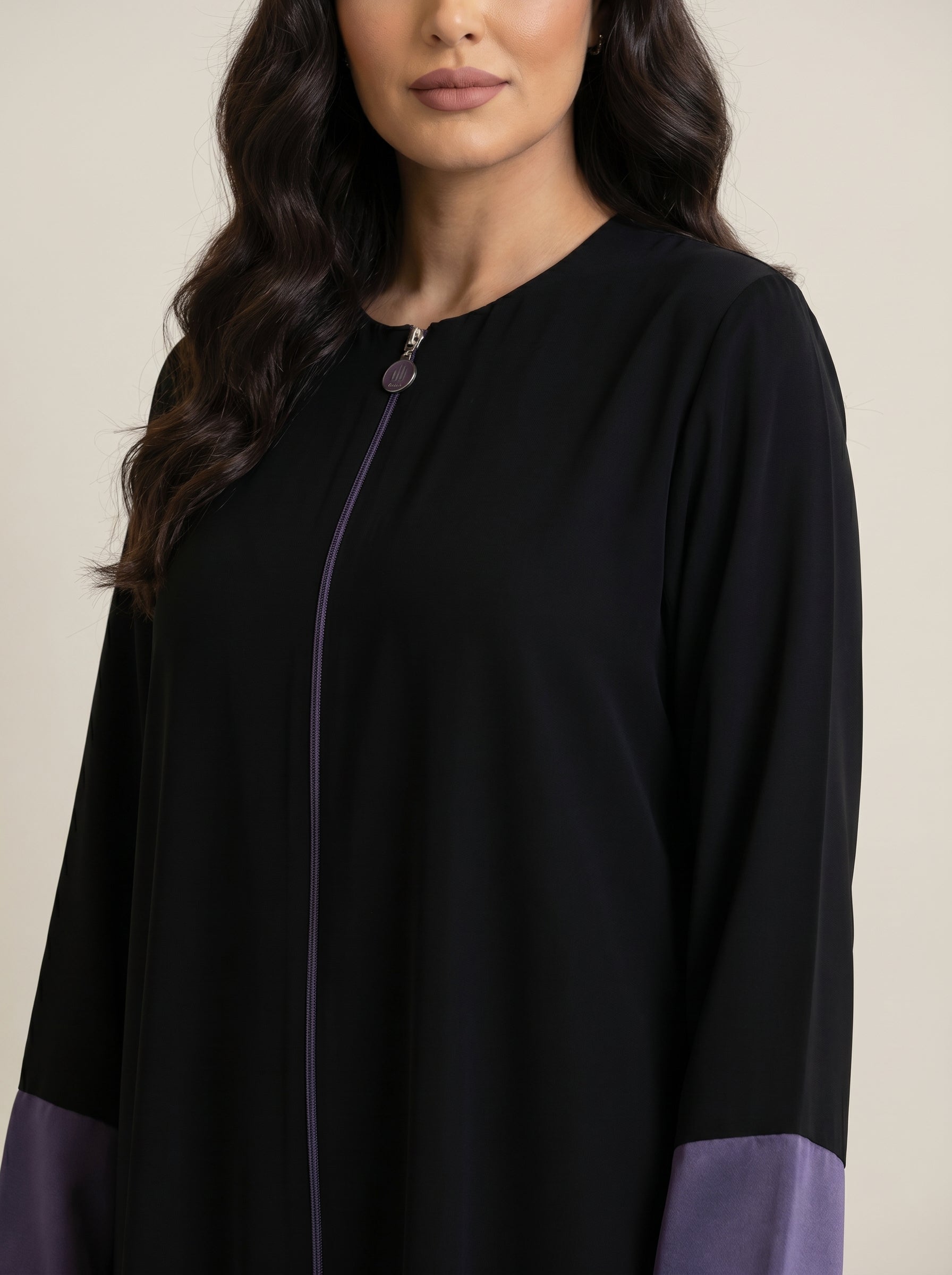 Subtle Silhouette Classic abaya – R382